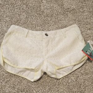 ROXY SHORTS SIZE 26 NWT IS CROCHET MATERIAL🔥🔥🔥🔥🔥